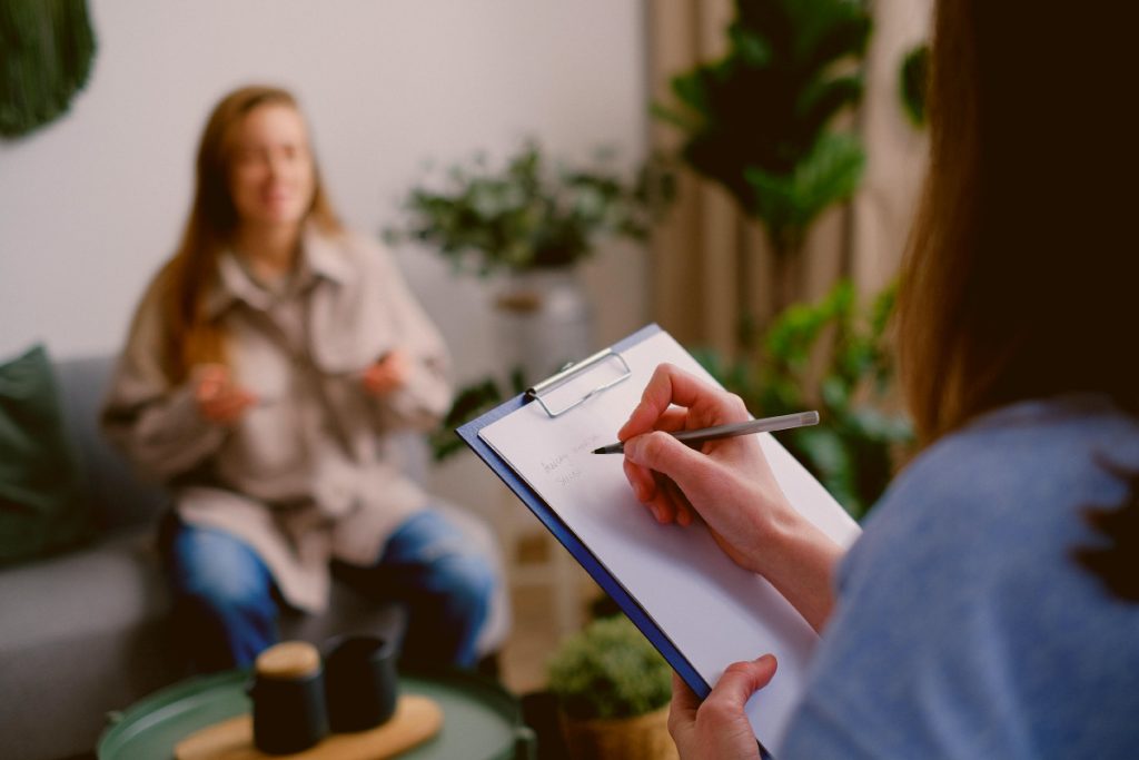 How to Choose the Right Rehab Center: 5 Critical Things to Know 1 Investigate Staff Credentials and Support Ratio